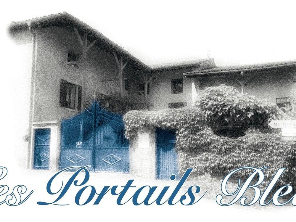 Les Portails Bleus Bed & Breakfast Azé Екстериор снимка